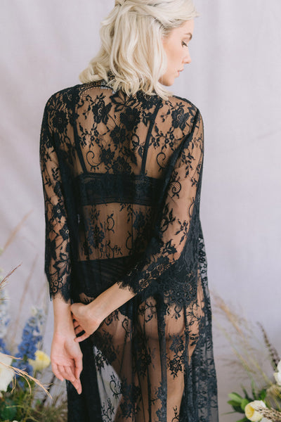 Robe em renda preto transparente